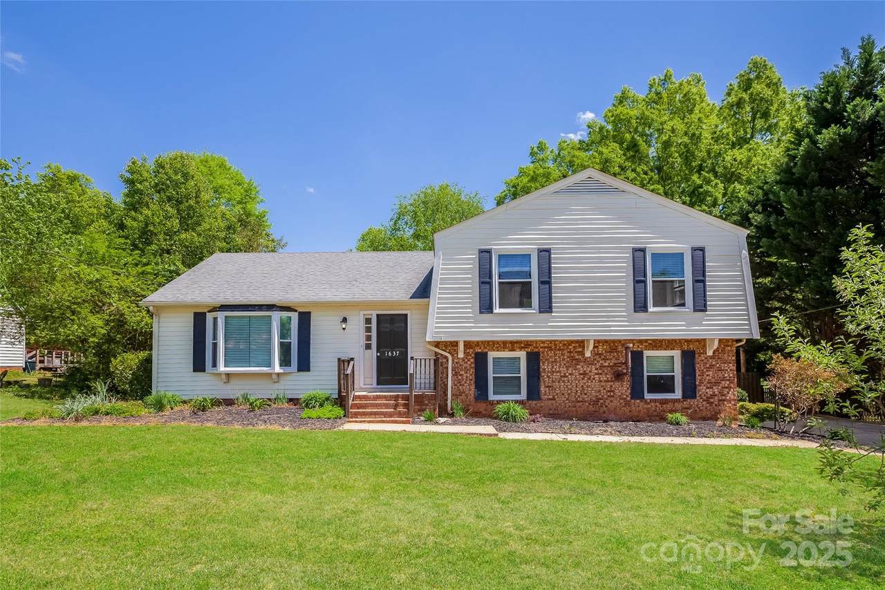 1637 Buckingham Avenue - Photo 1