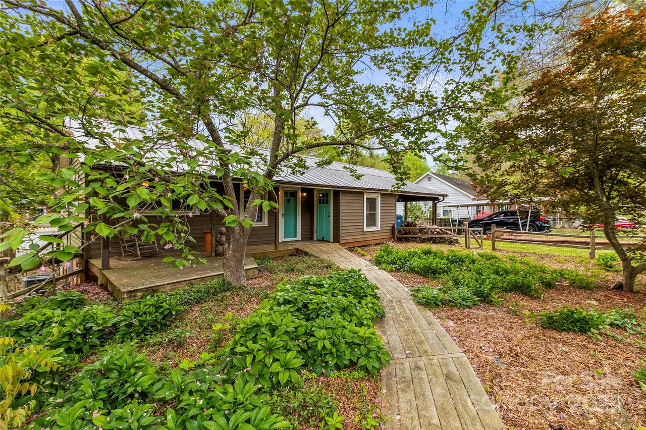 2106 4th Street - Photo 1