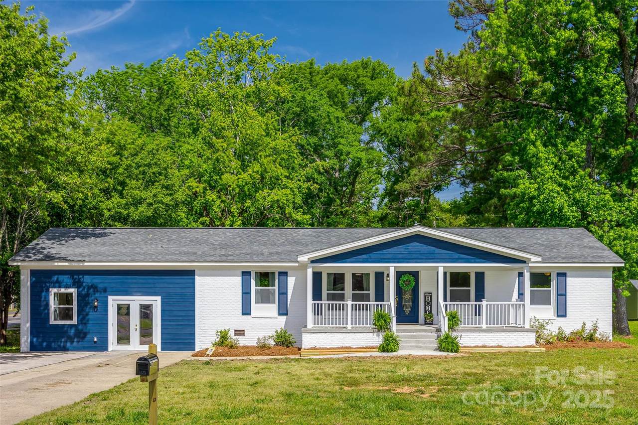 1090 Bowser Street - Photo 1