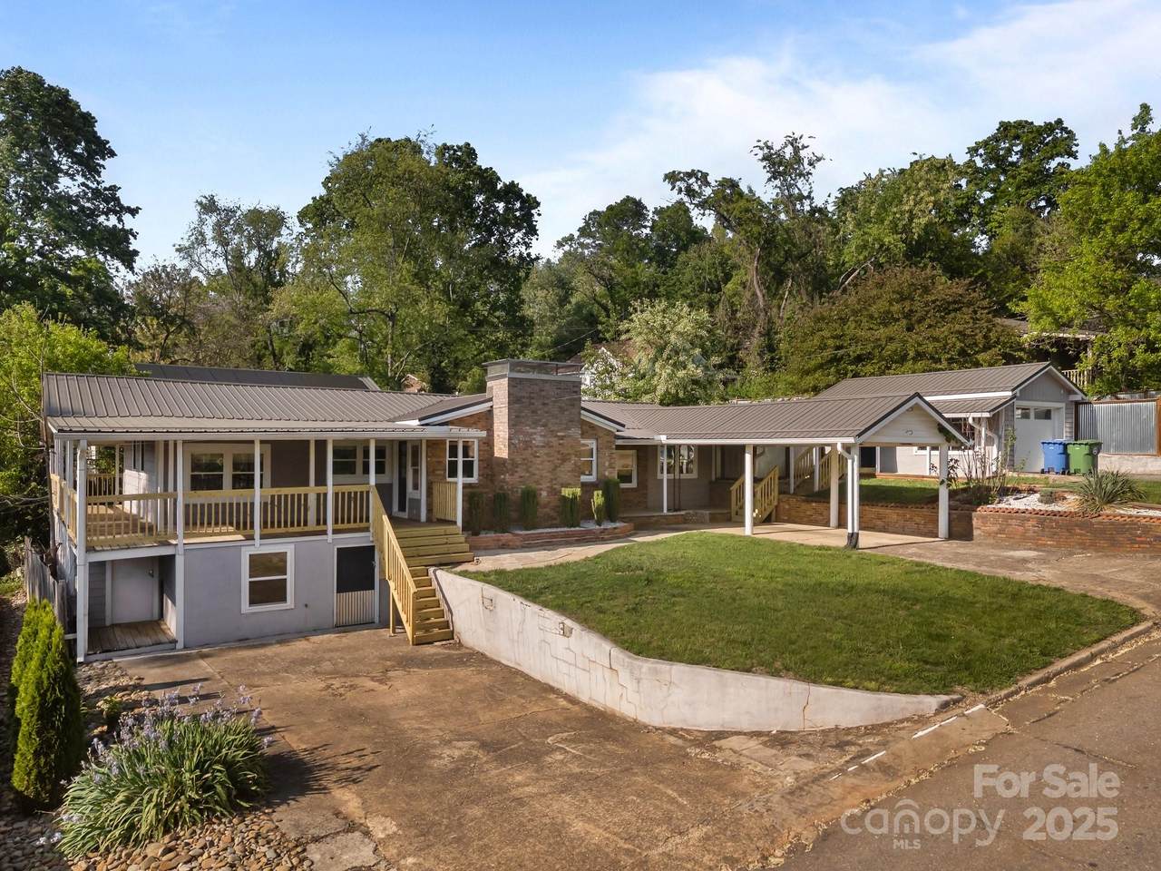 186 Joyner Avenue - Photo 1