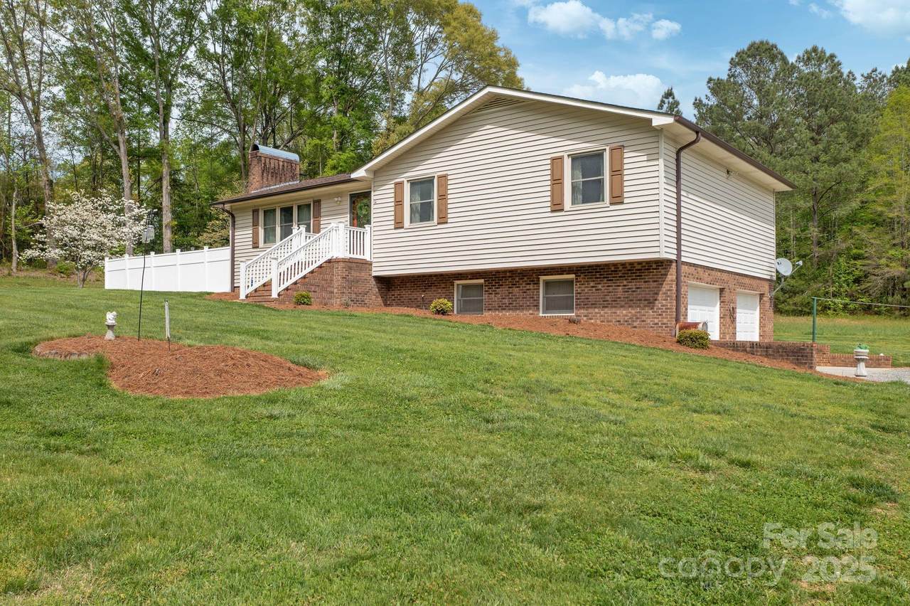 195 Old Farm Lane - Photo 1