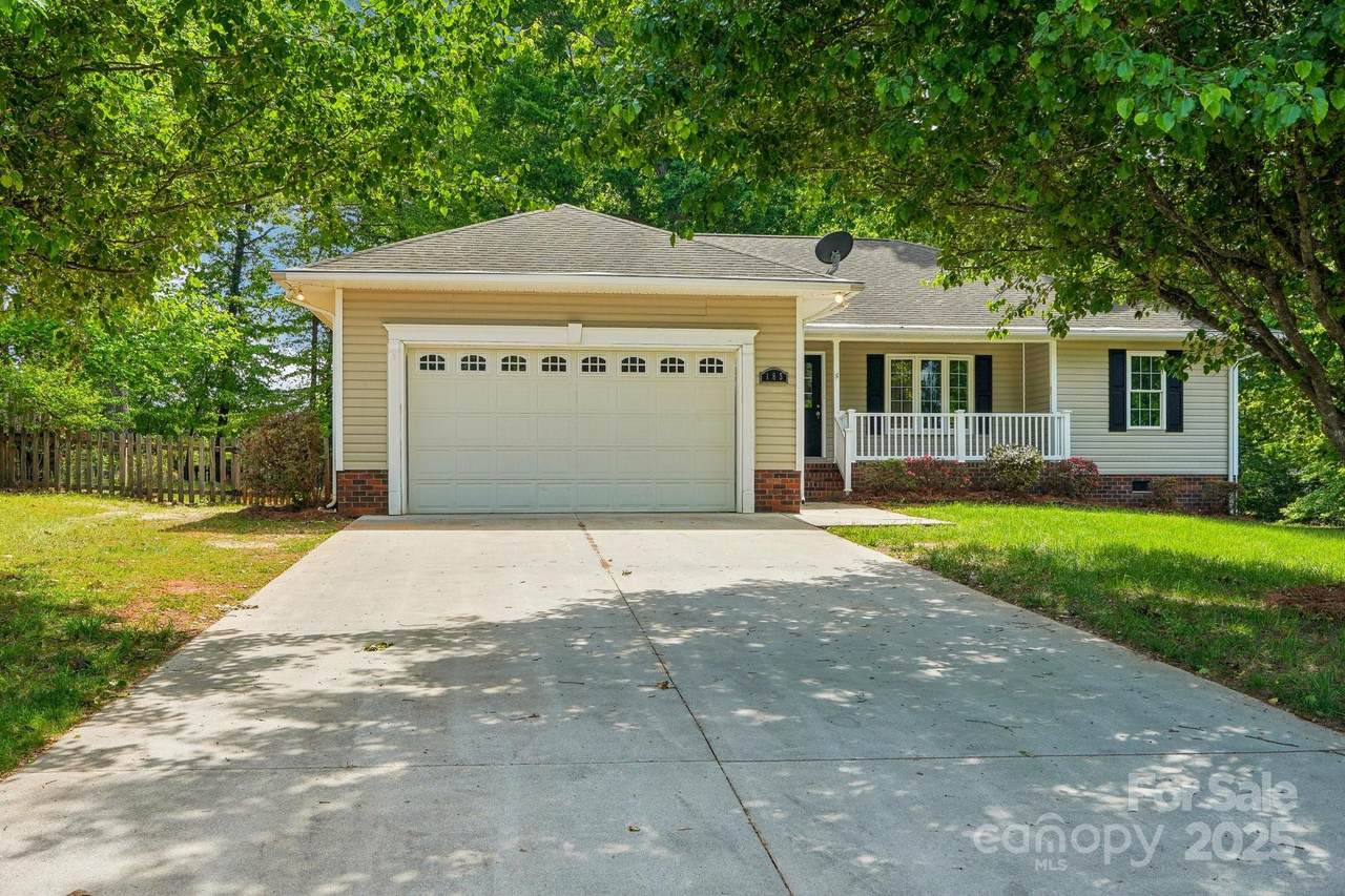 185 Hunters Point Drive - Photo 1