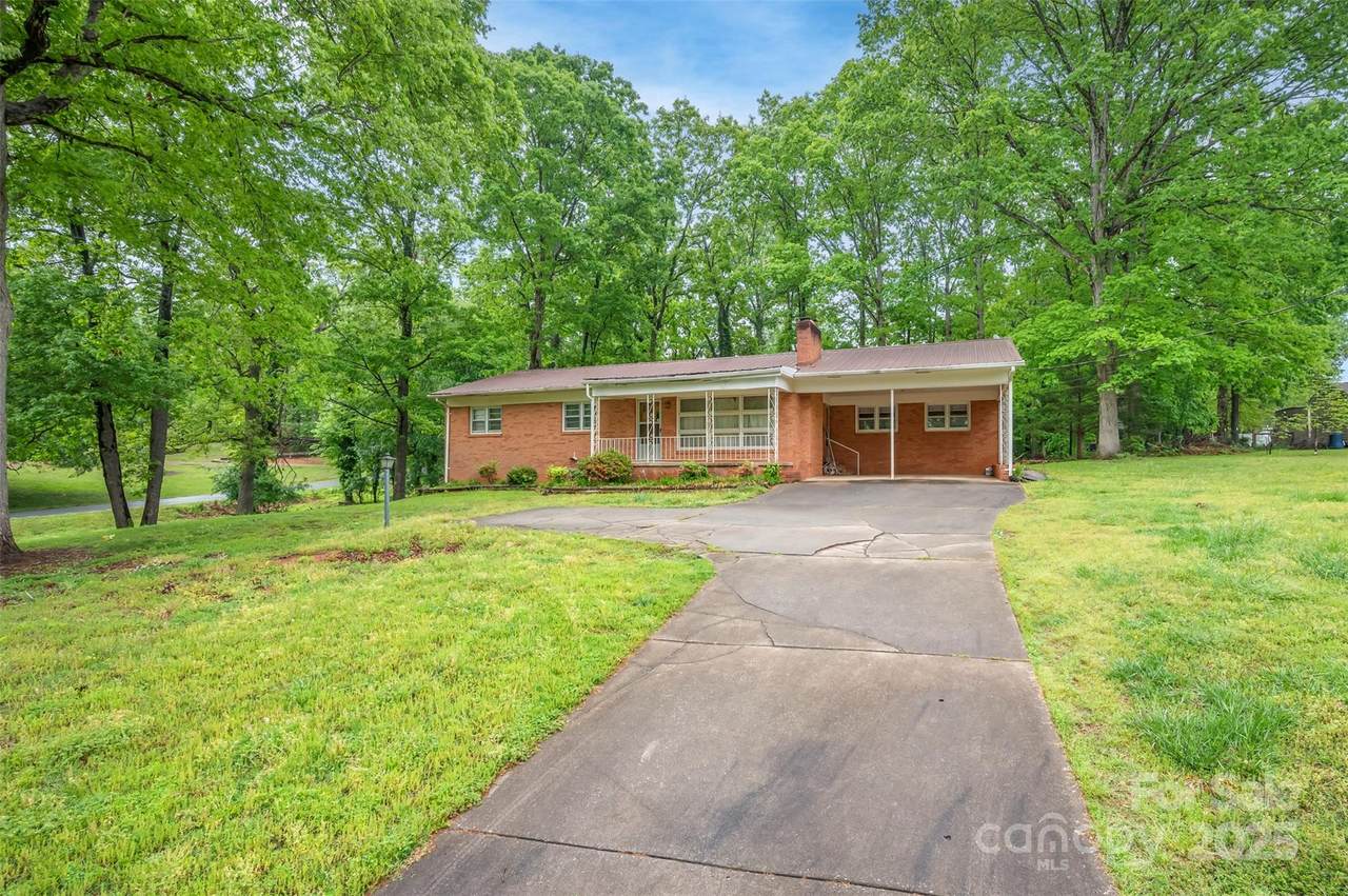113 Dogwood Avenue - Photo 1