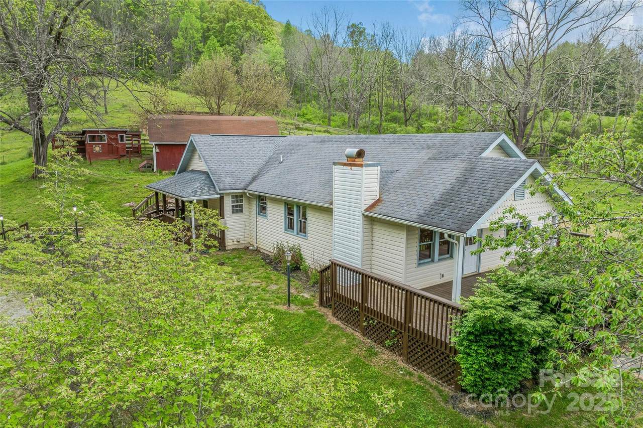 318 Sandy Way - Photo 1