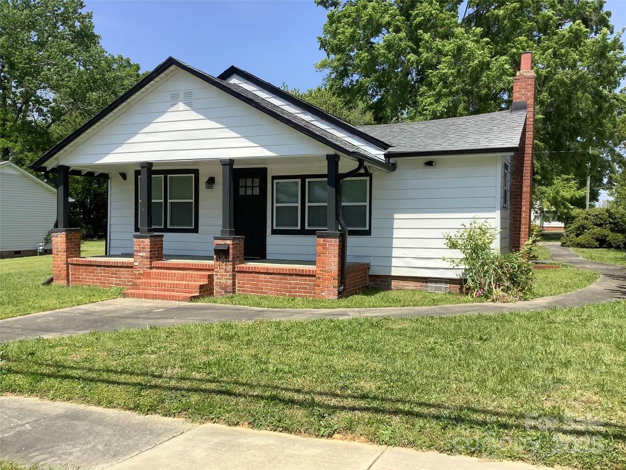913 Winchester Avenue - Photo 1