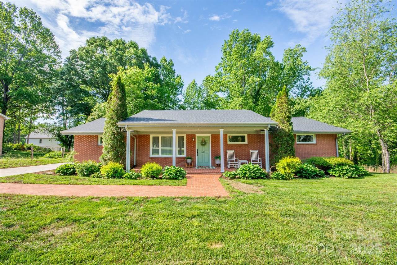 539 30th Avenue - Photo 1