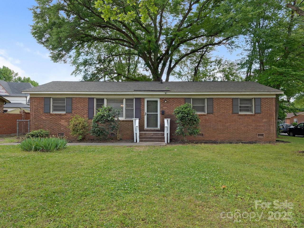1100 Clawson Court - Photo 1