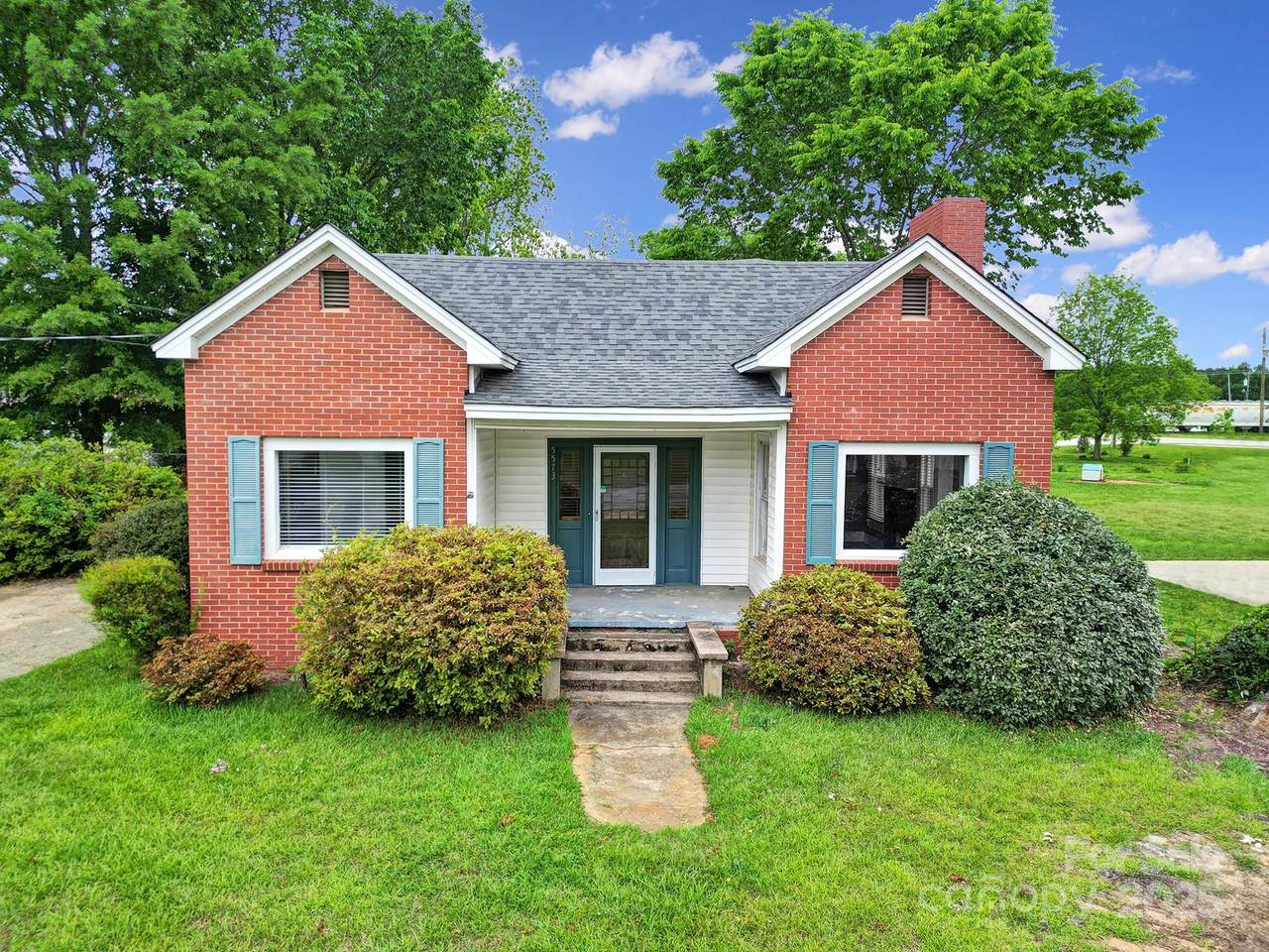 5573 Main Street - Photo 1