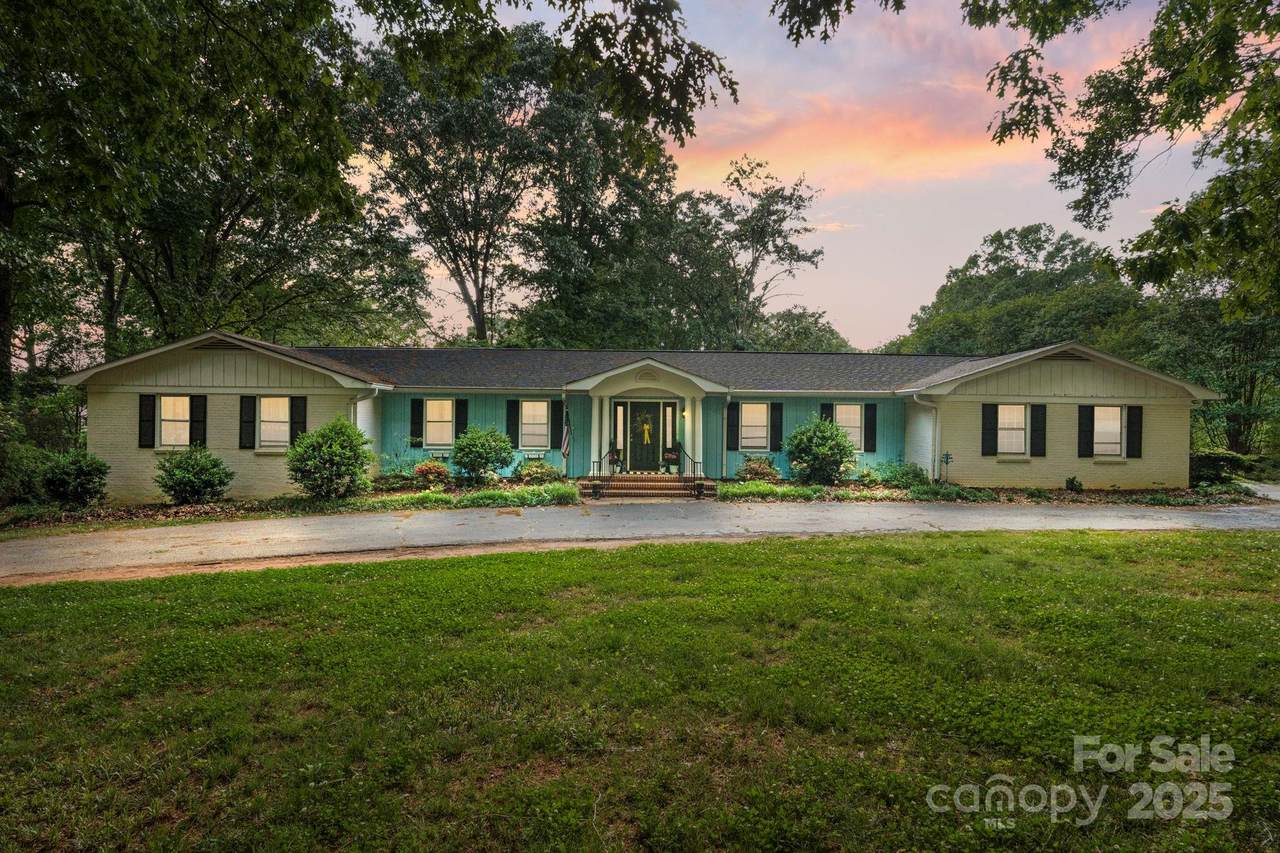 108 Augusta Drive - Photo 1