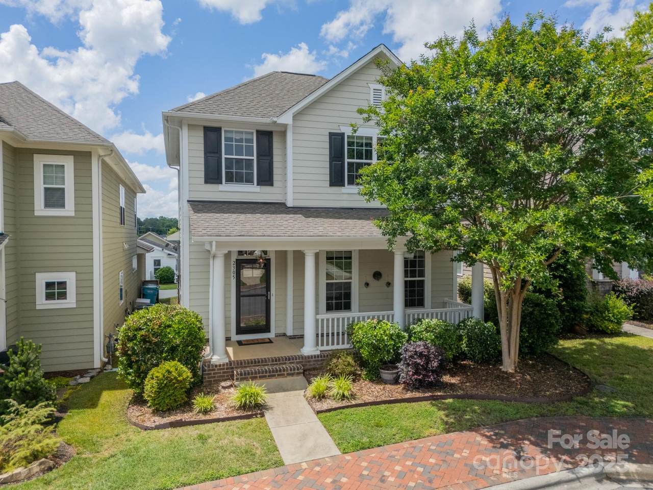 2305 Blueberry Street - Photo 1