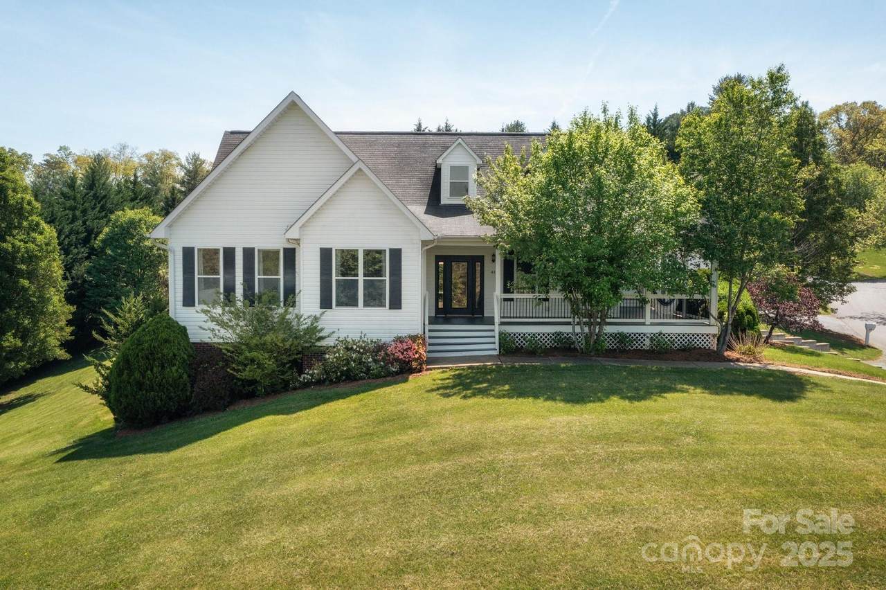 44 White Thorn Drive - Photo 1
