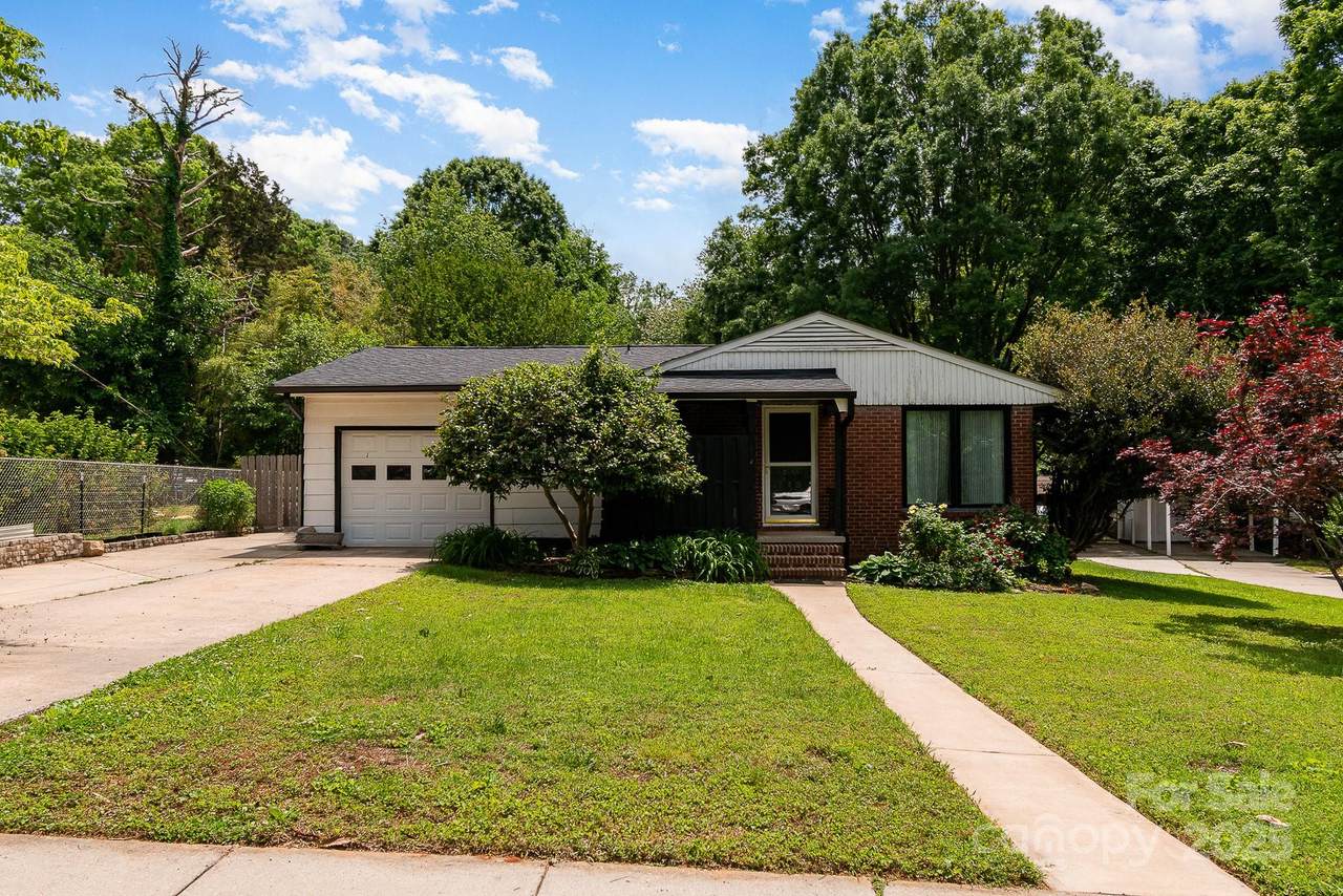 1509 Wiltshire Road - Photo 1