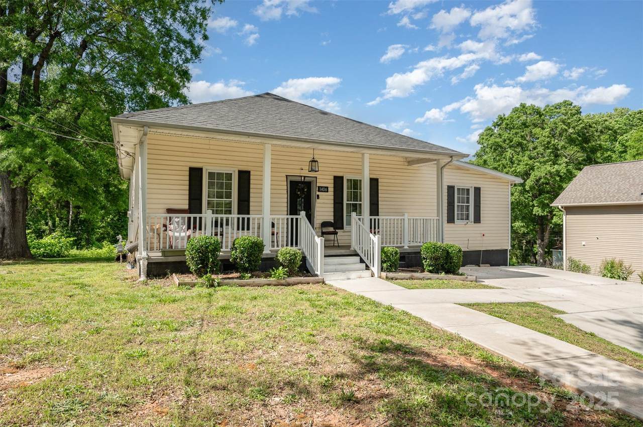 1406 Walnut Avenue - Photo 1