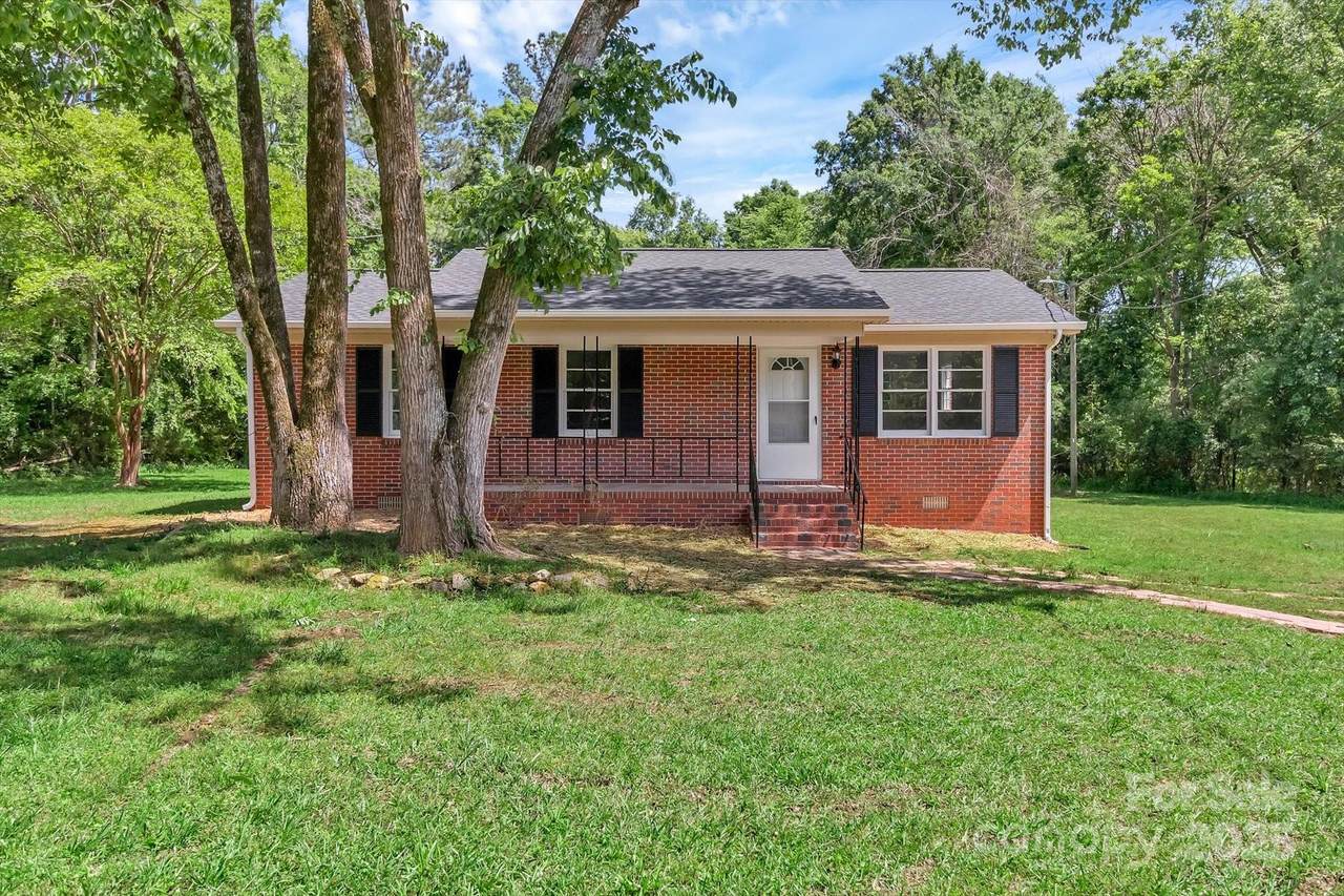 1154 Stringfellow Road - Photo 1