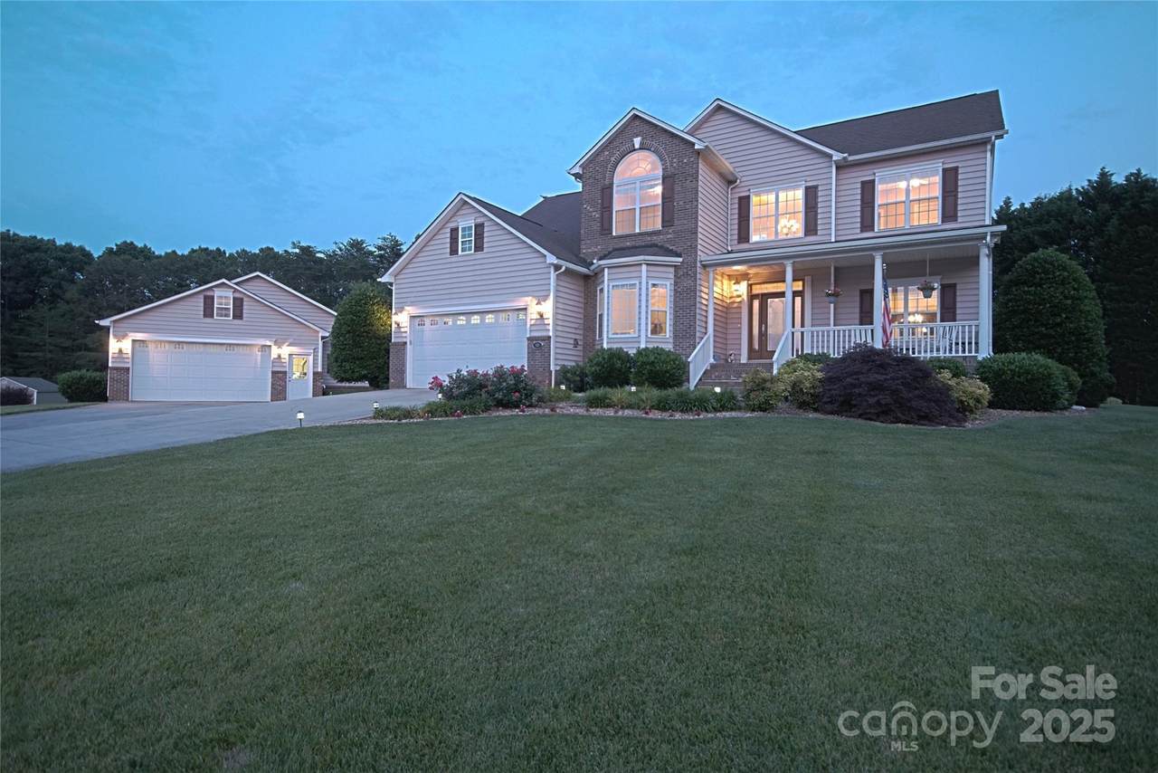 100 Oakwood Meadow Drive - Photo 1