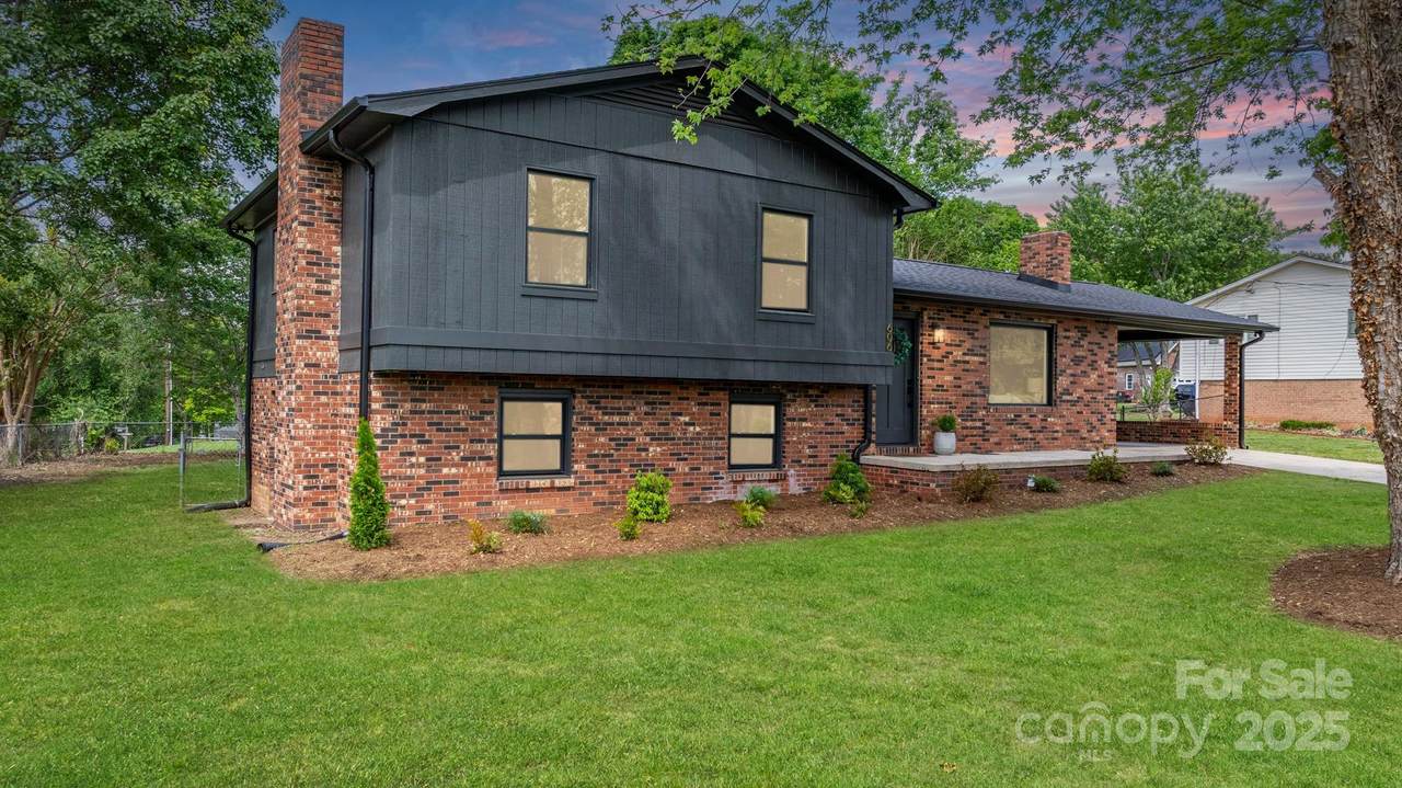 606 Hillcrest Street - Photo 1