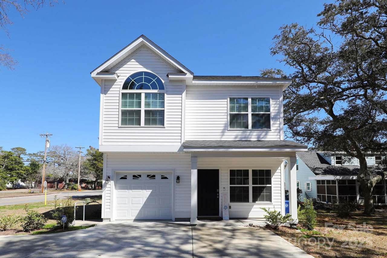 412 N Oak Street - Photo 1