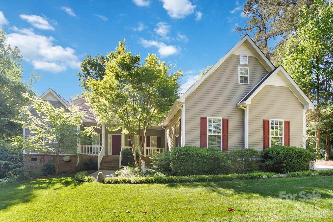 2923 Meadow Creek Lane - Photo 1