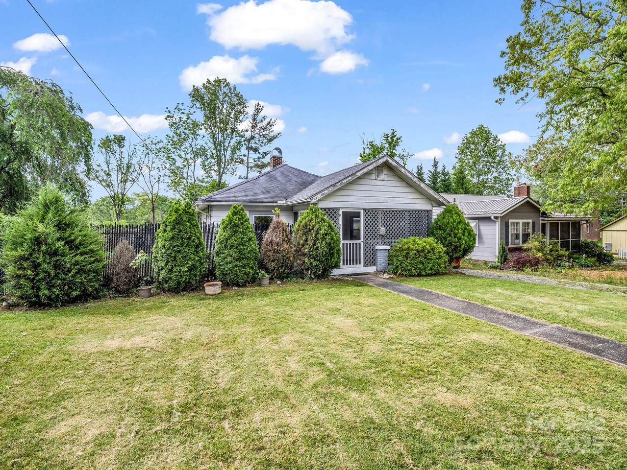616 Ray Avenue - Photo 1
