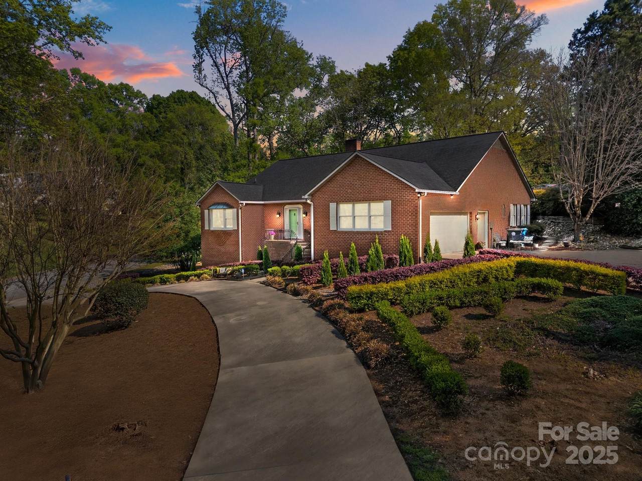 961 Confederate Avenue - Photo 1