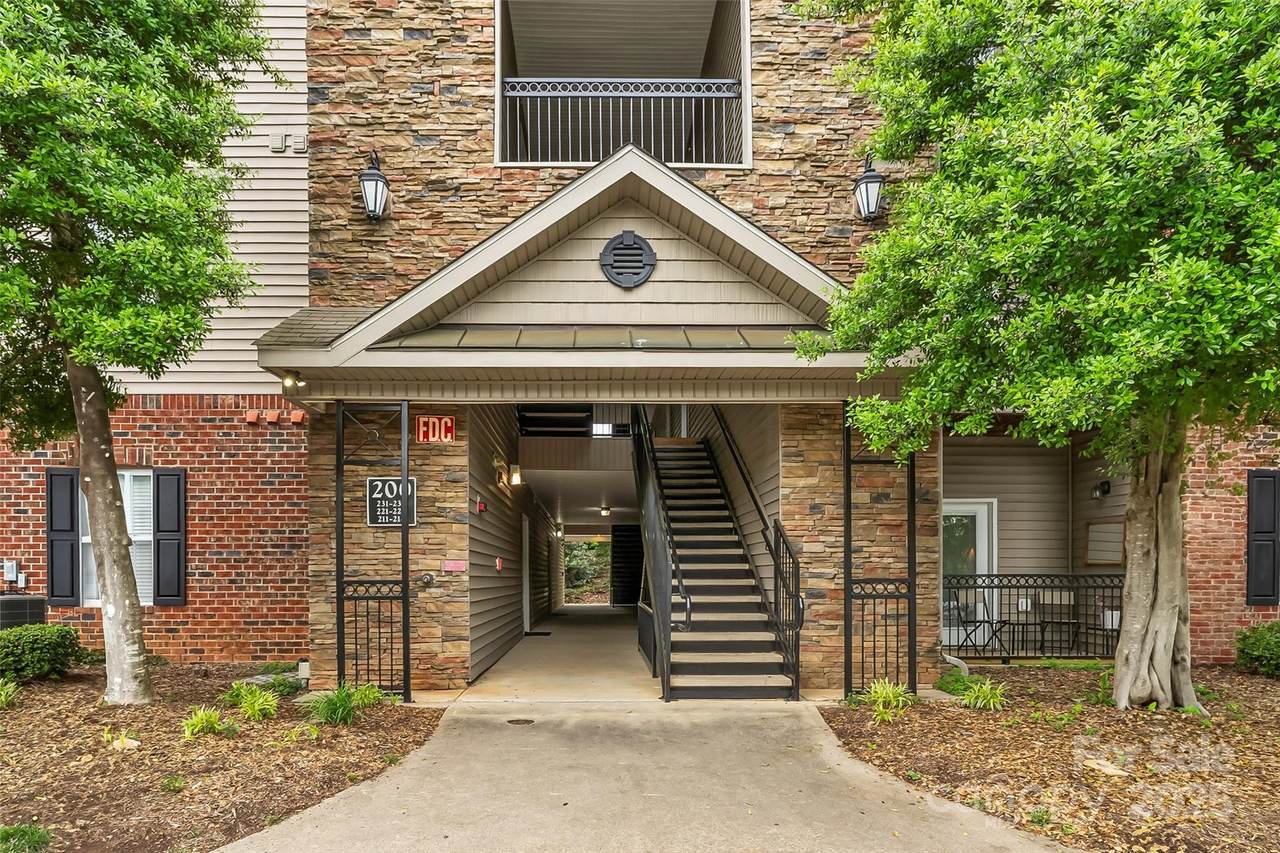 233 Appeldoorn Circle - Photo 1
