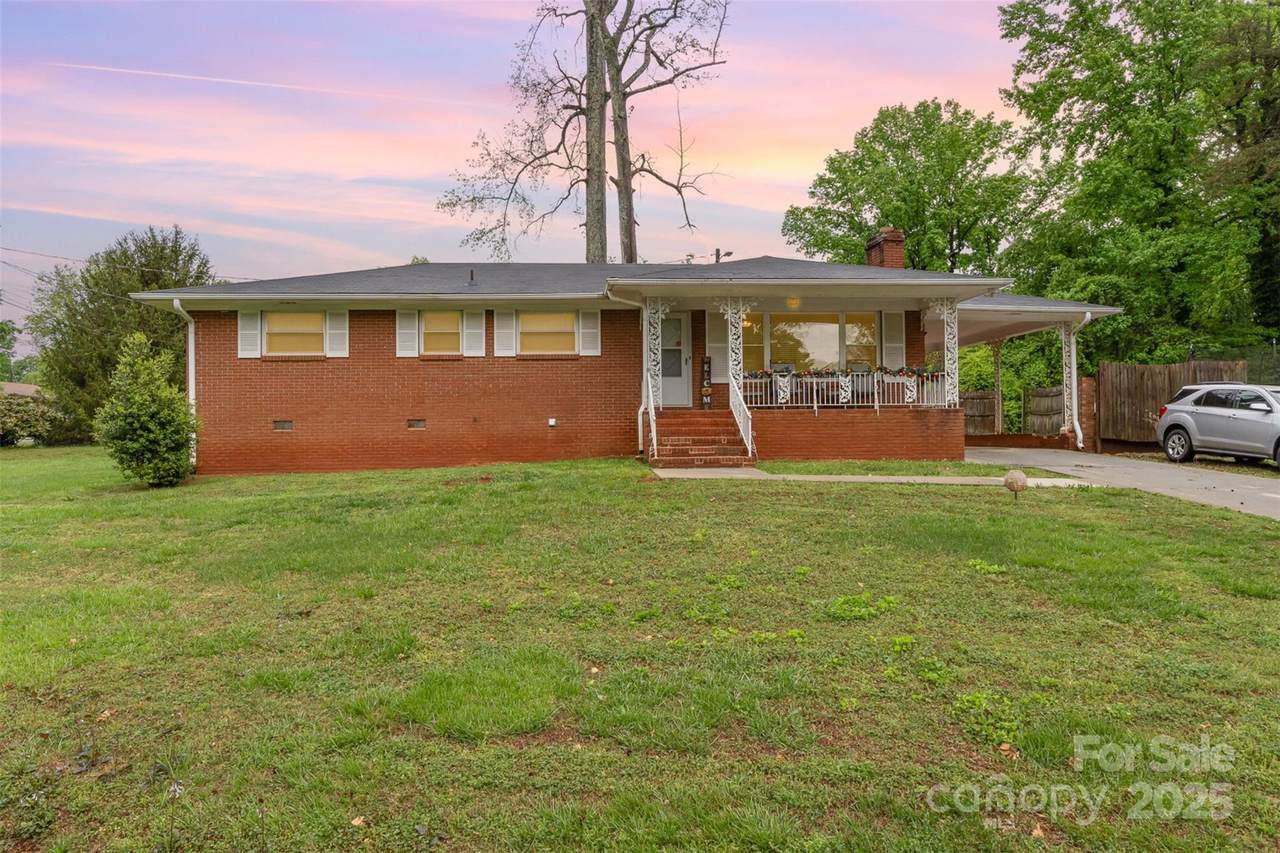 2885 Wright Avenue - Photo 1