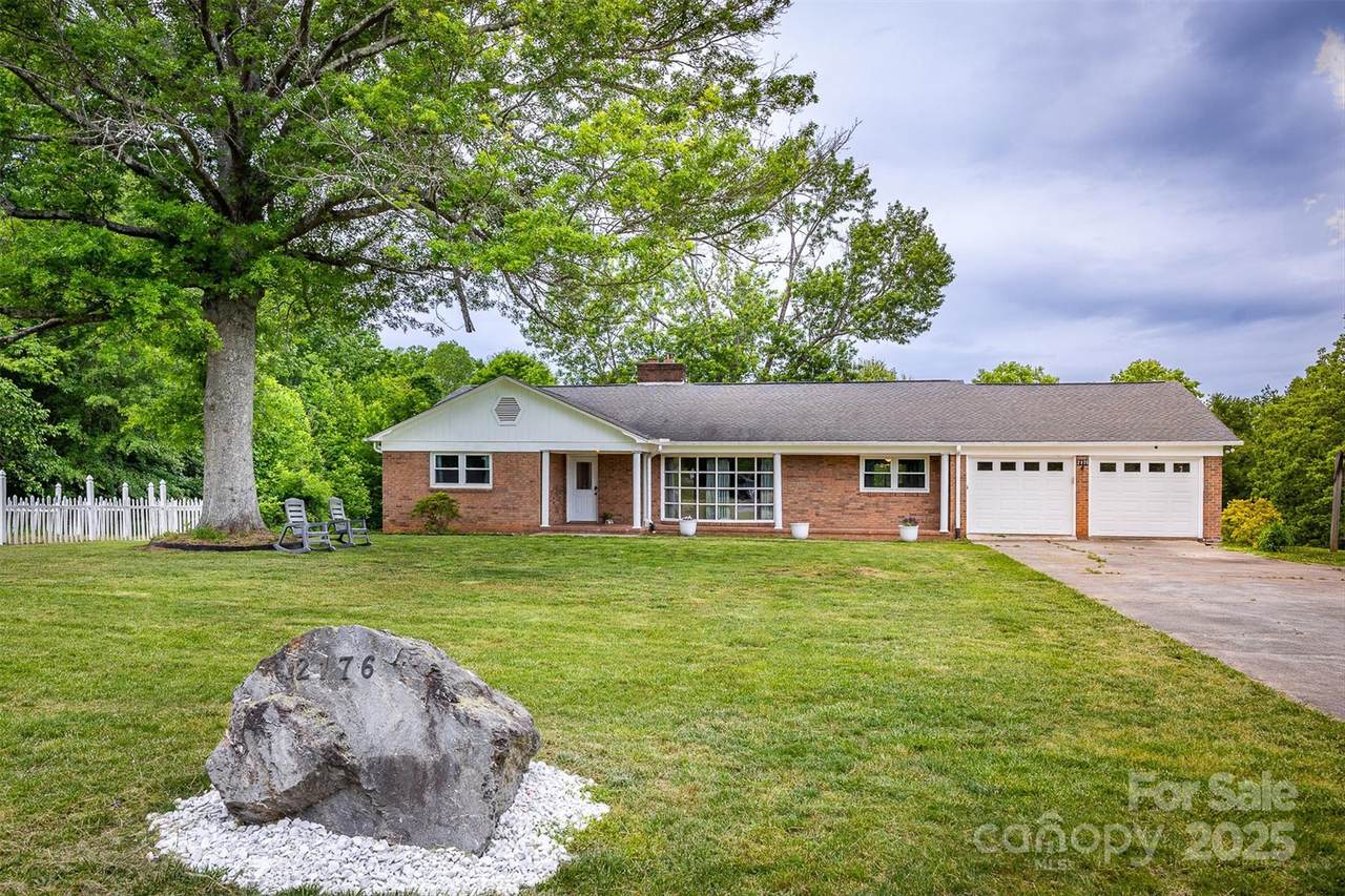 2176 Tomlinson Loop - Photo 1