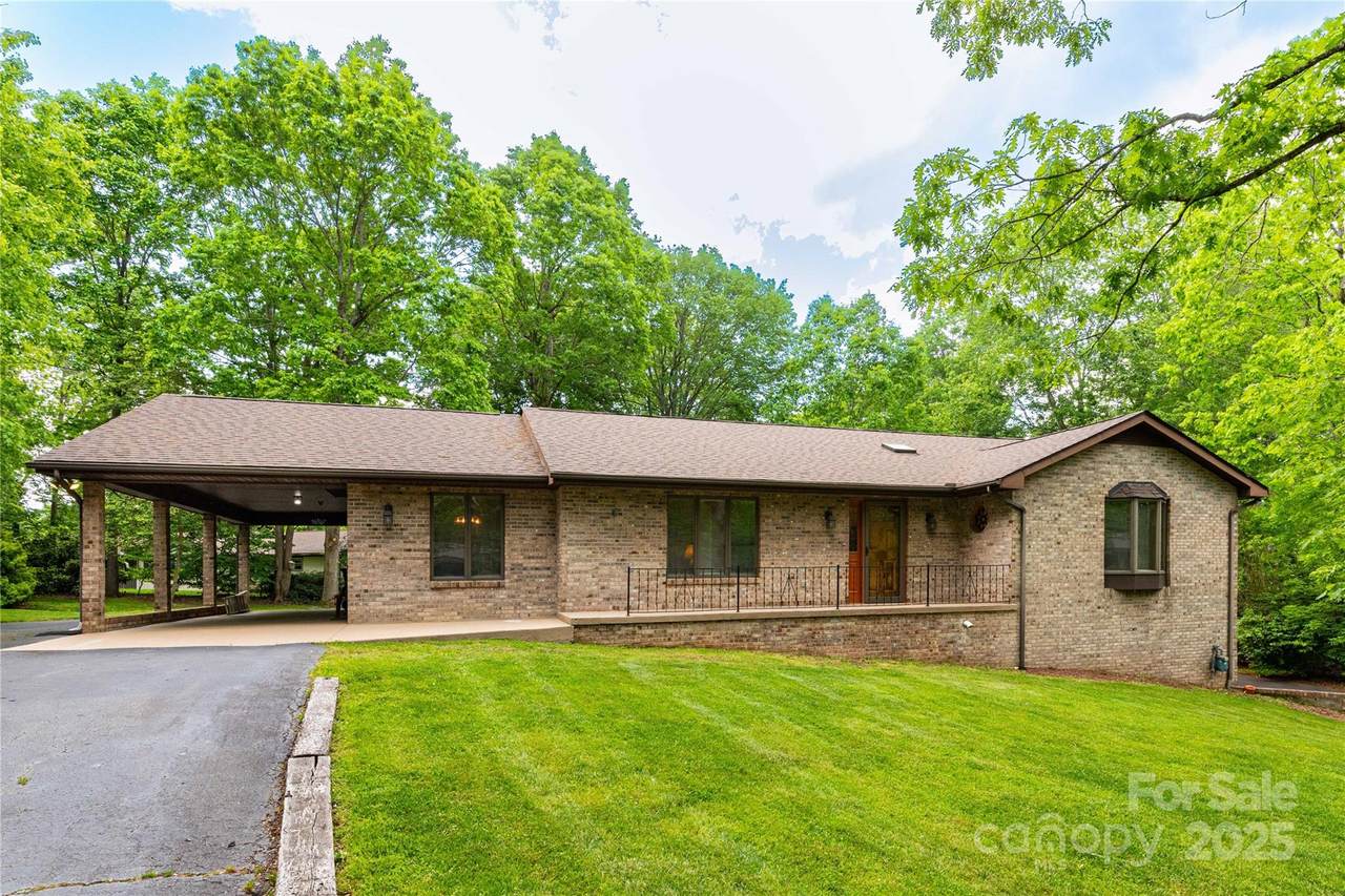109 Wilkie Way - Photo 1