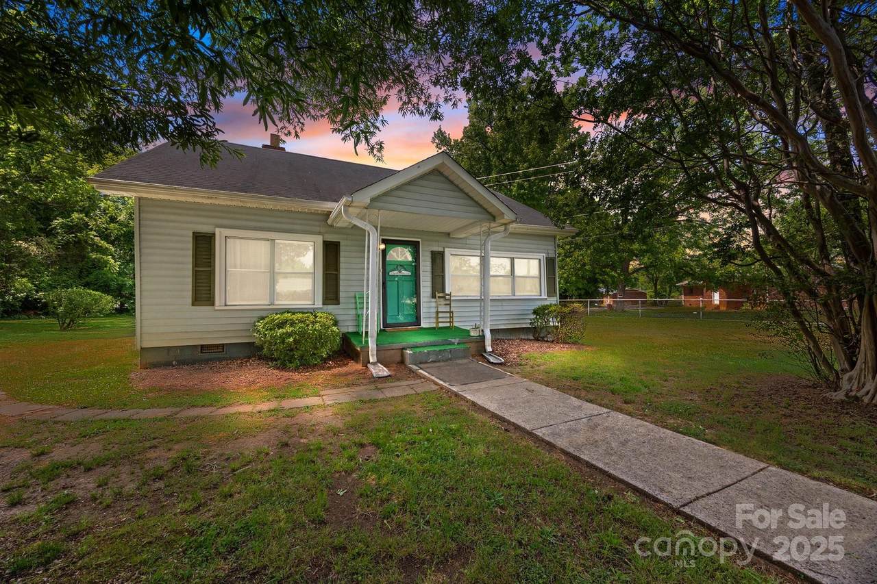 304 Miller Avenue - Photo 1