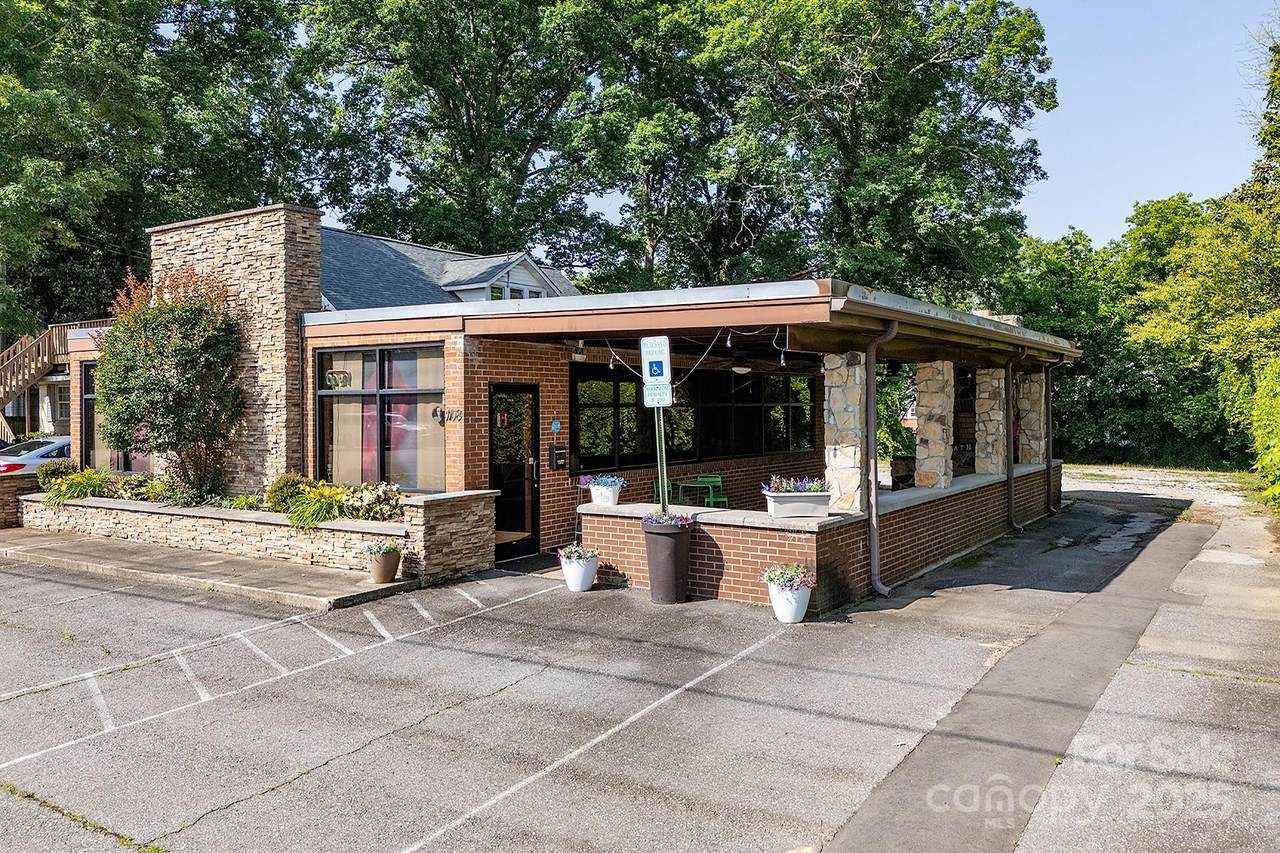 1108 Main Street - Photo 1