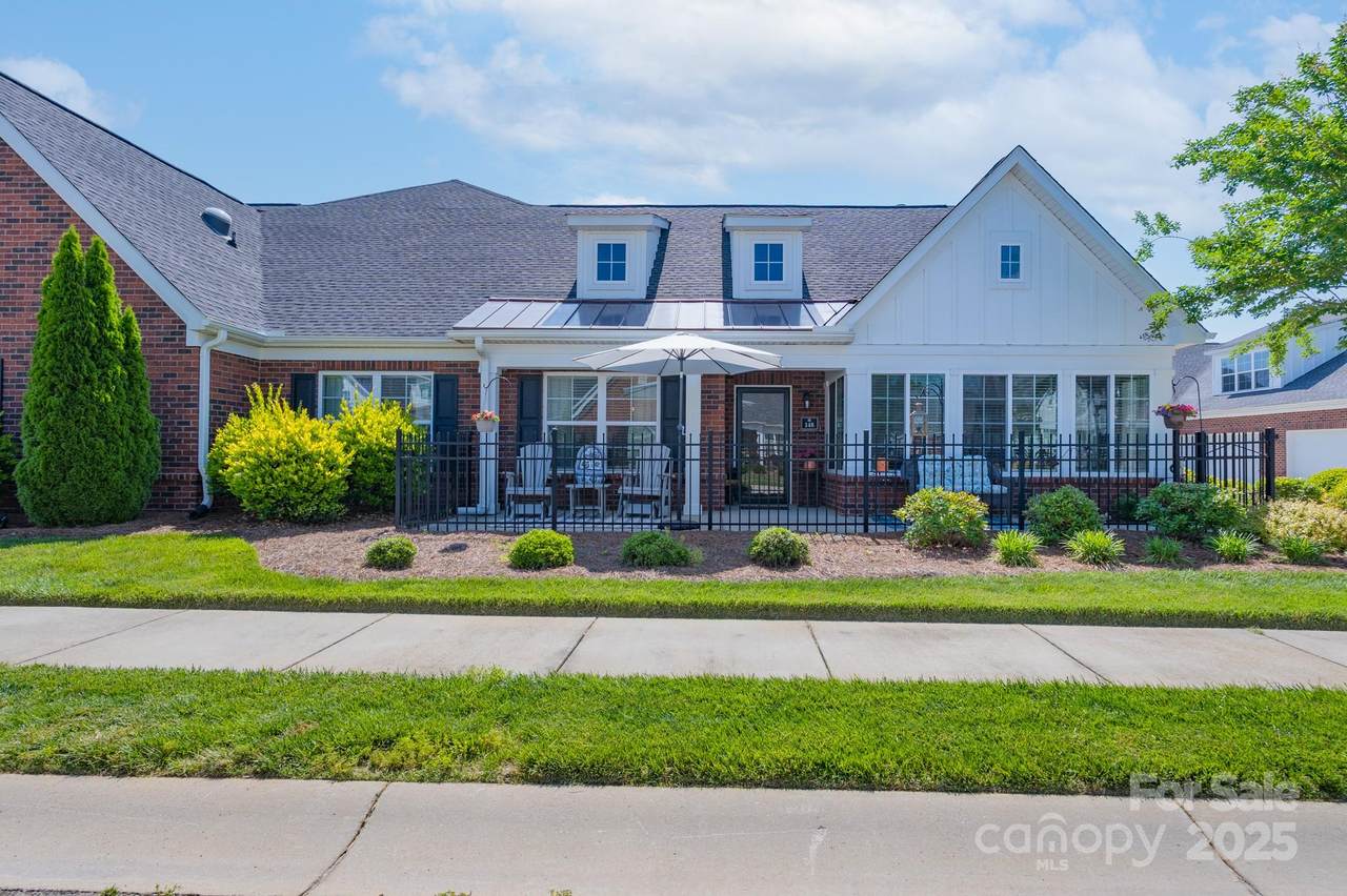 148 Adelaide Way - Photo 1