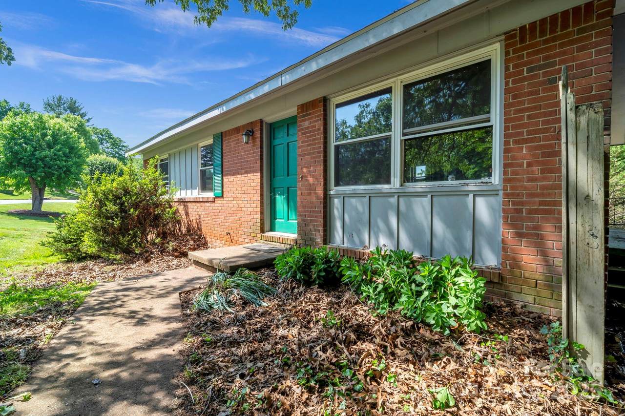 40 Evelake Drive - Photo 1