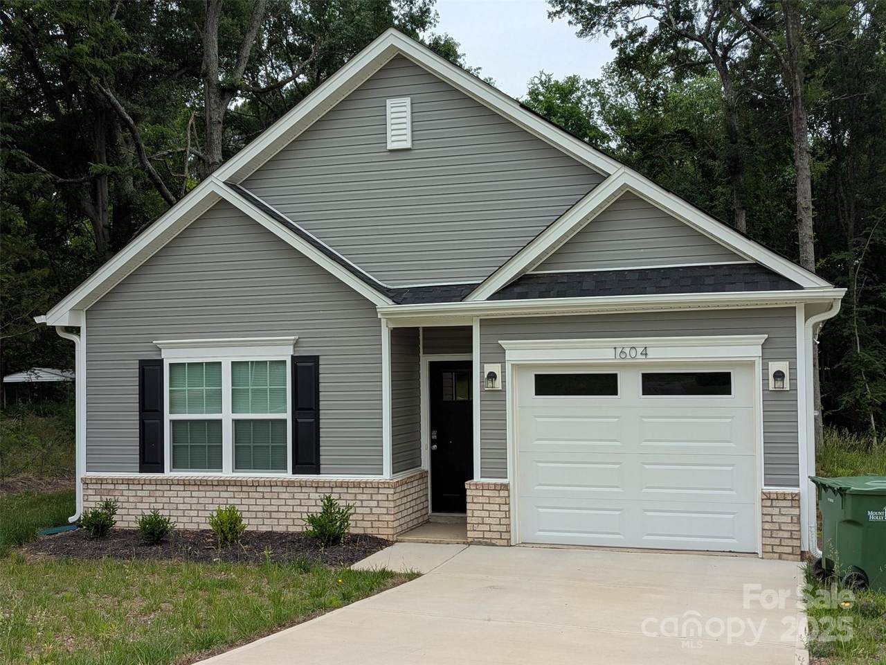 1604 Main Street - Photo 1