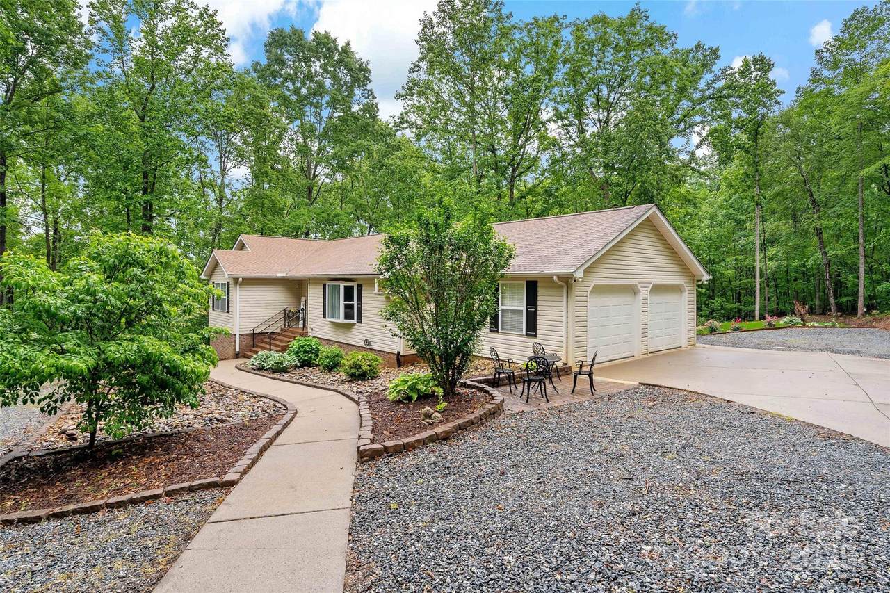 174 Sassafras Hill Drive - Photo 1