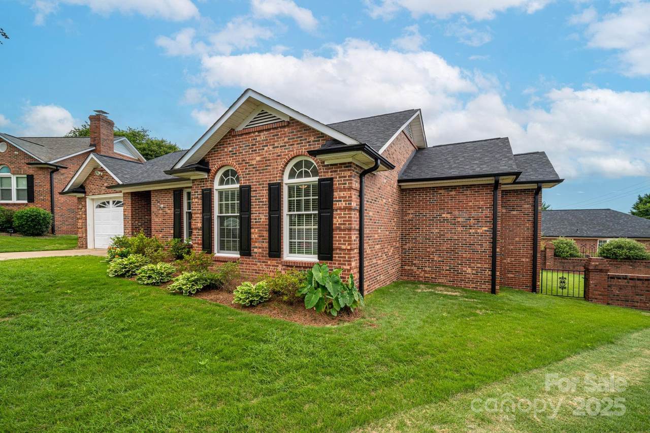 1909 Wexford Court - Photo 1