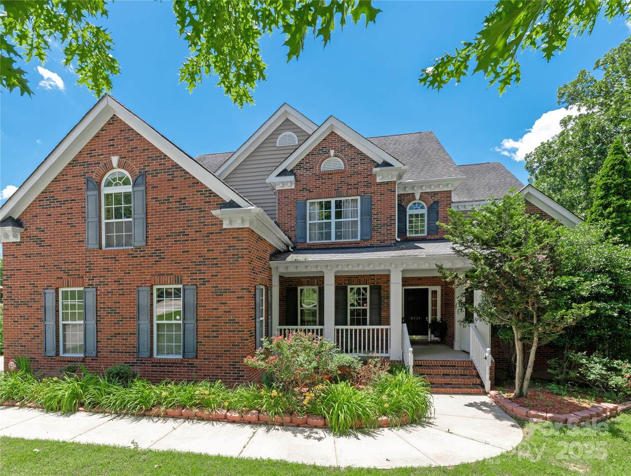 8914 Landsdowne Avenue - Photo 1