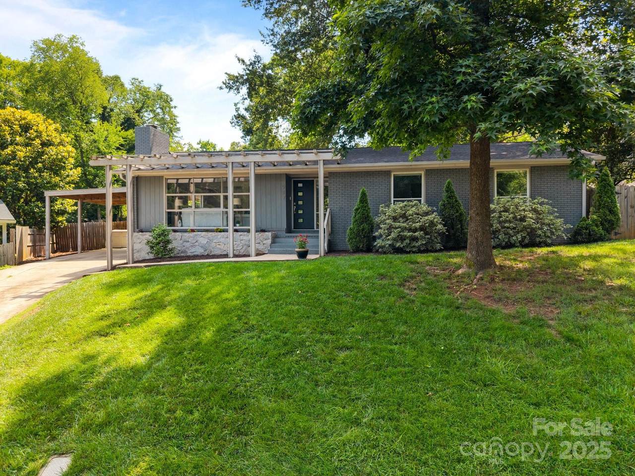 917 Dent Court - Photo 1