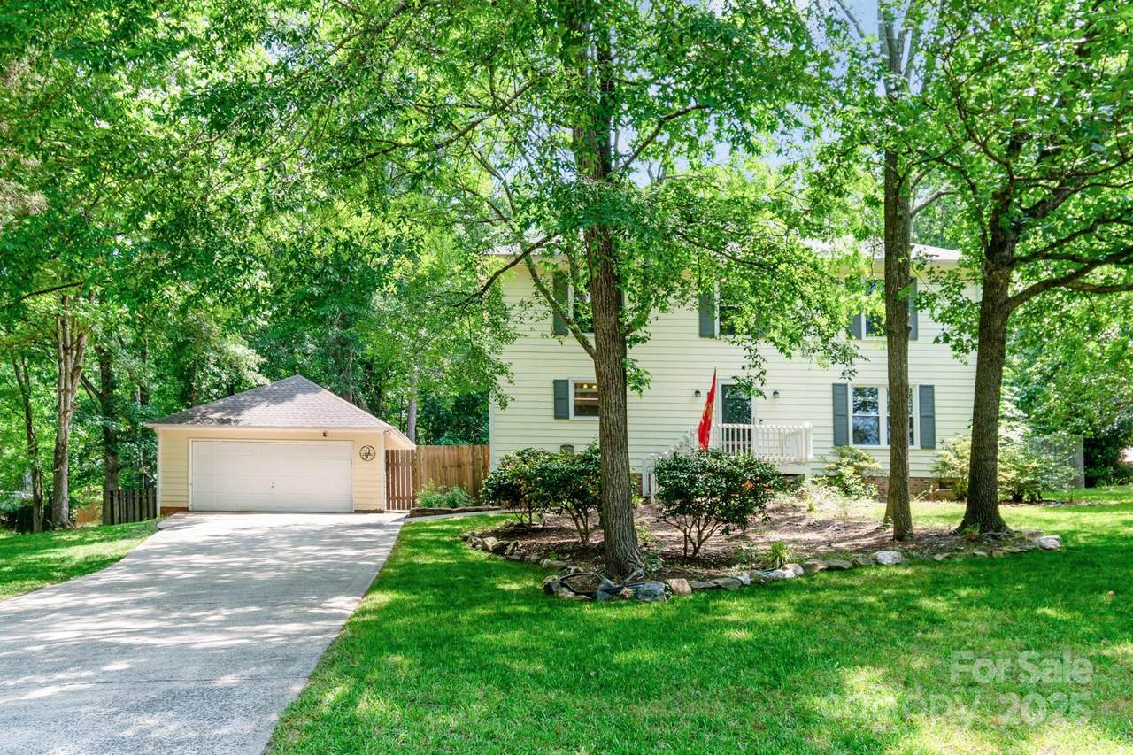 1739 Lesa Lin Drive - Photo 1
