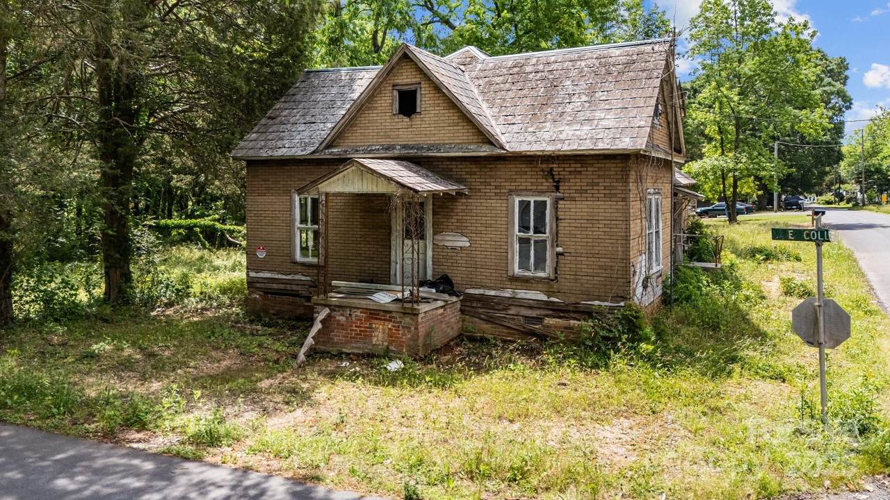 203 College Street - Photo 1