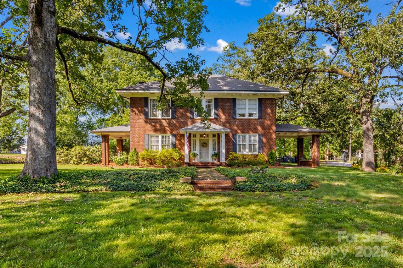 712 Center Street - Photo 1