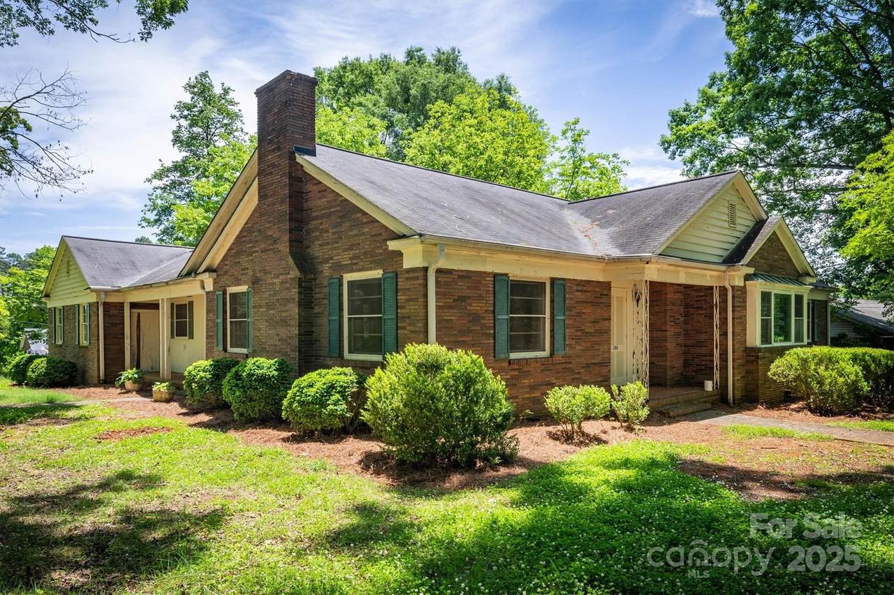 1503 Brentwood Drive - Photo 1