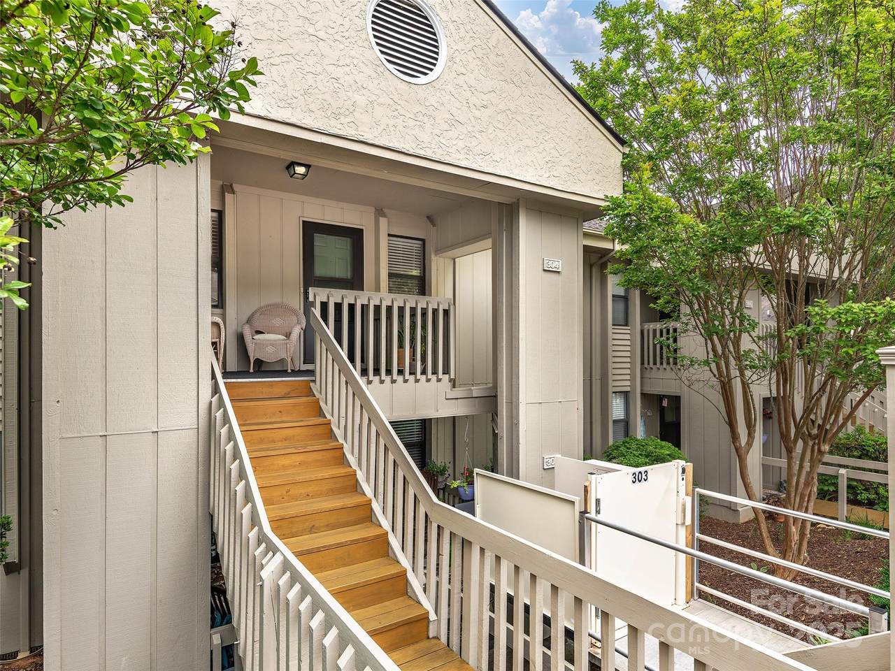 304 Abbey Circle - Photo 1