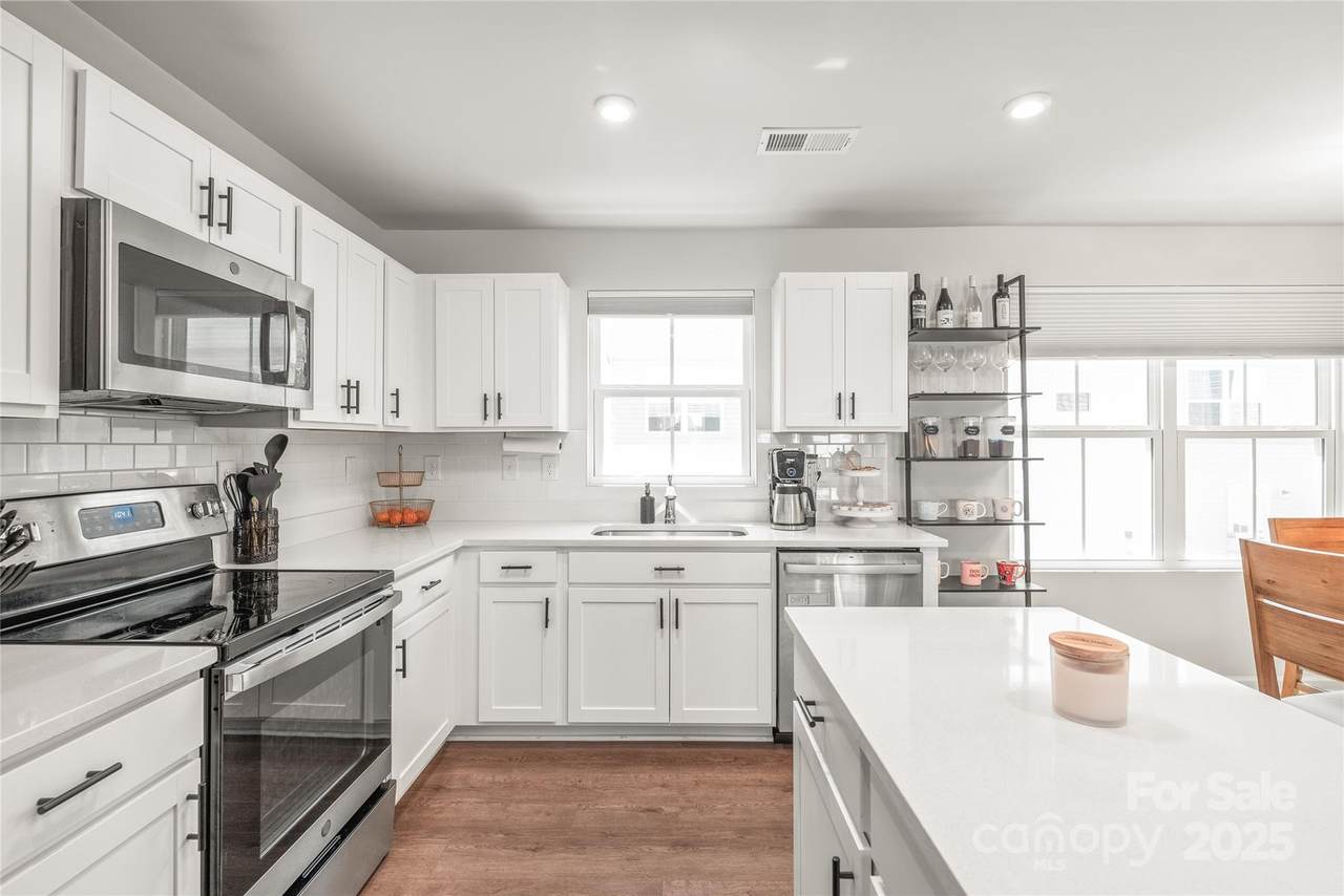 5023 Daybell Street - Photo 1