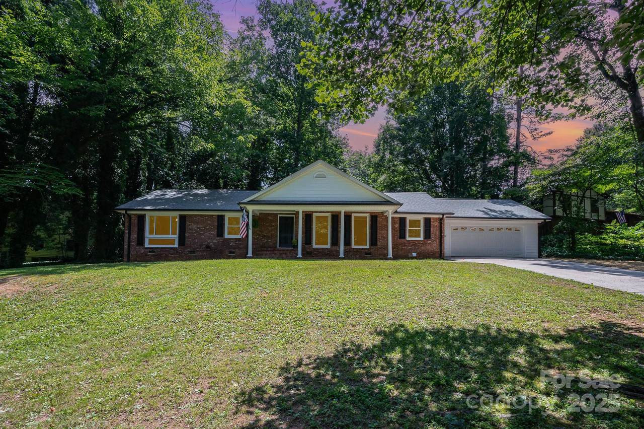 114 Elmwood Drive - Photo 1