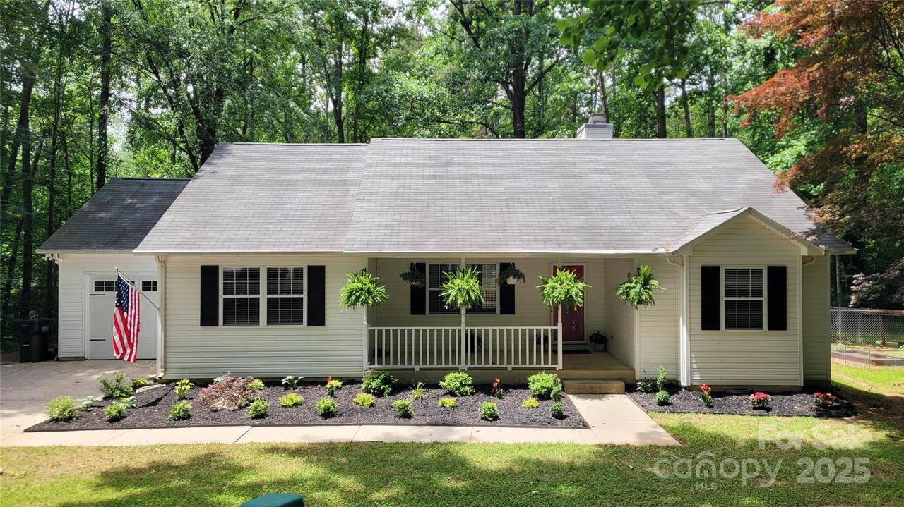 109 Pepper Circle - Photo 1