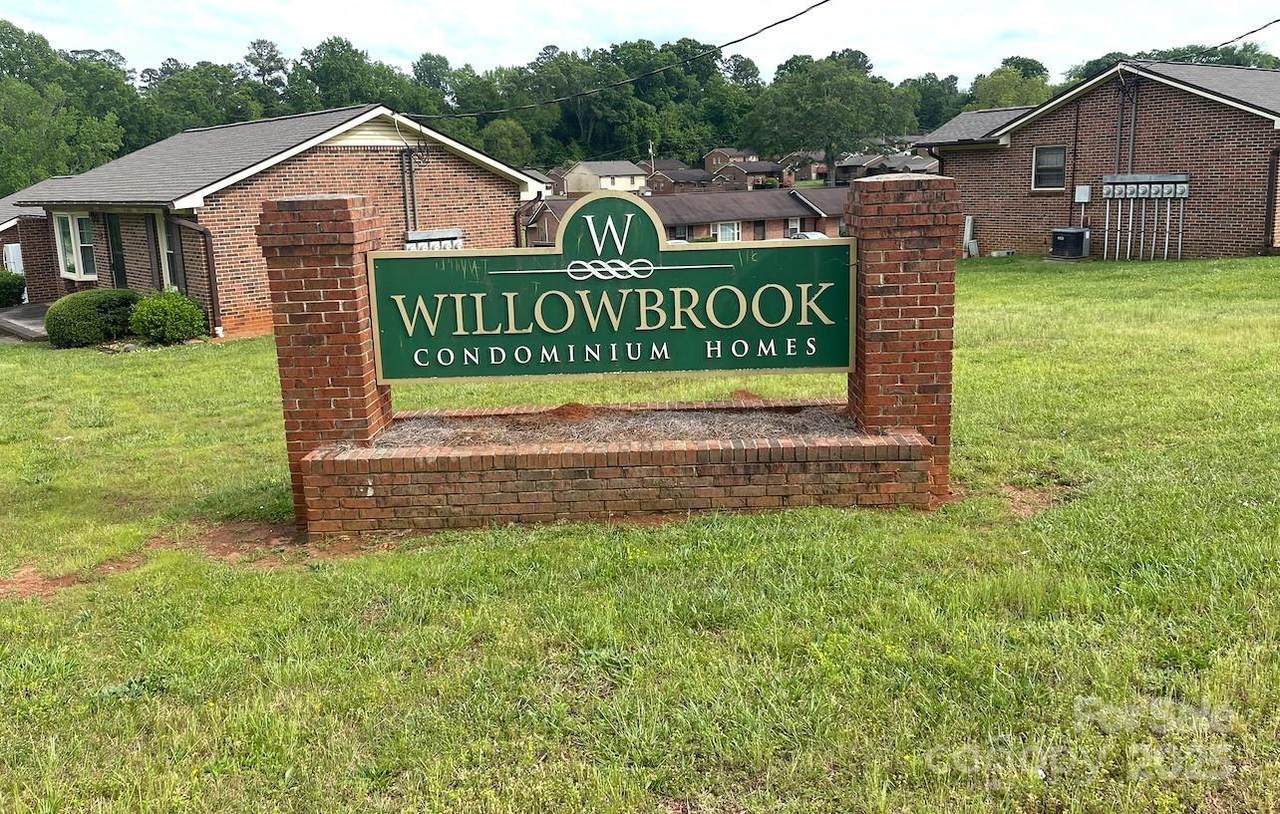 484 Willow Spring Lane - Photo 1
