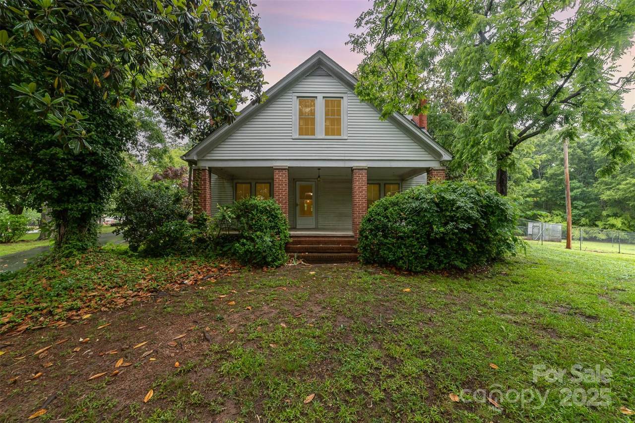 520 Eastwood Park Circle - Photo 1