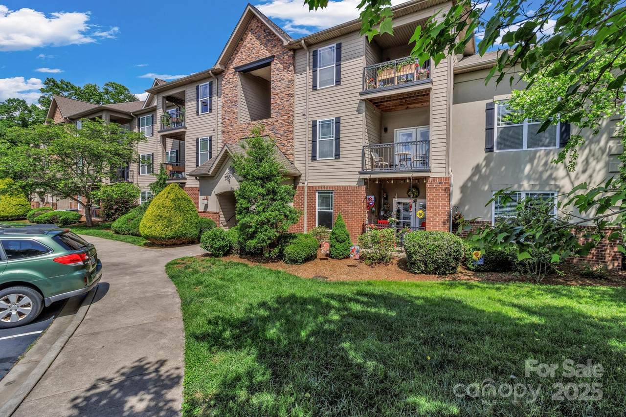 176 Brickton Village Circle - Photo 1