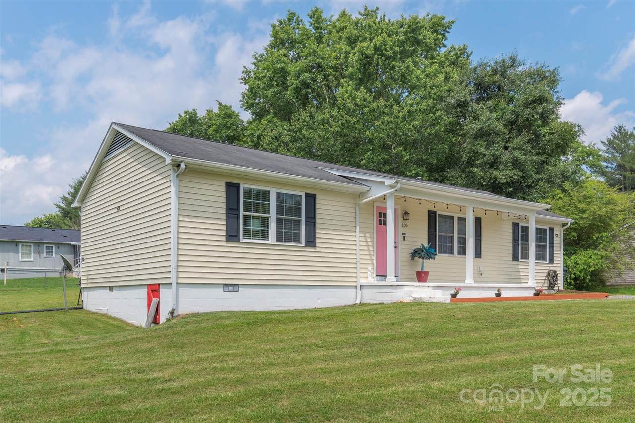109 Broadleaf Drive - Photo 1