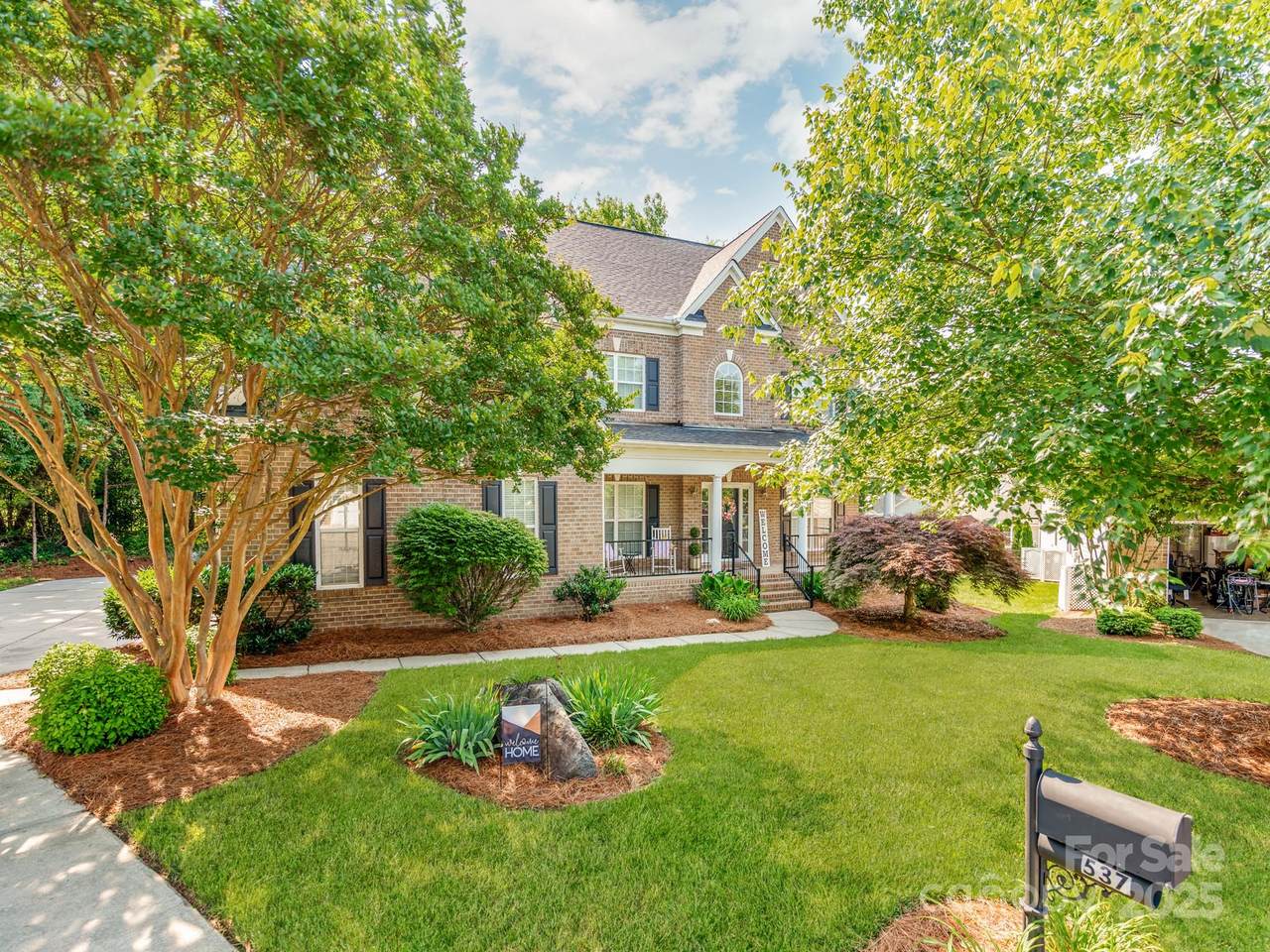 537 Montgrove Place - Photo 1